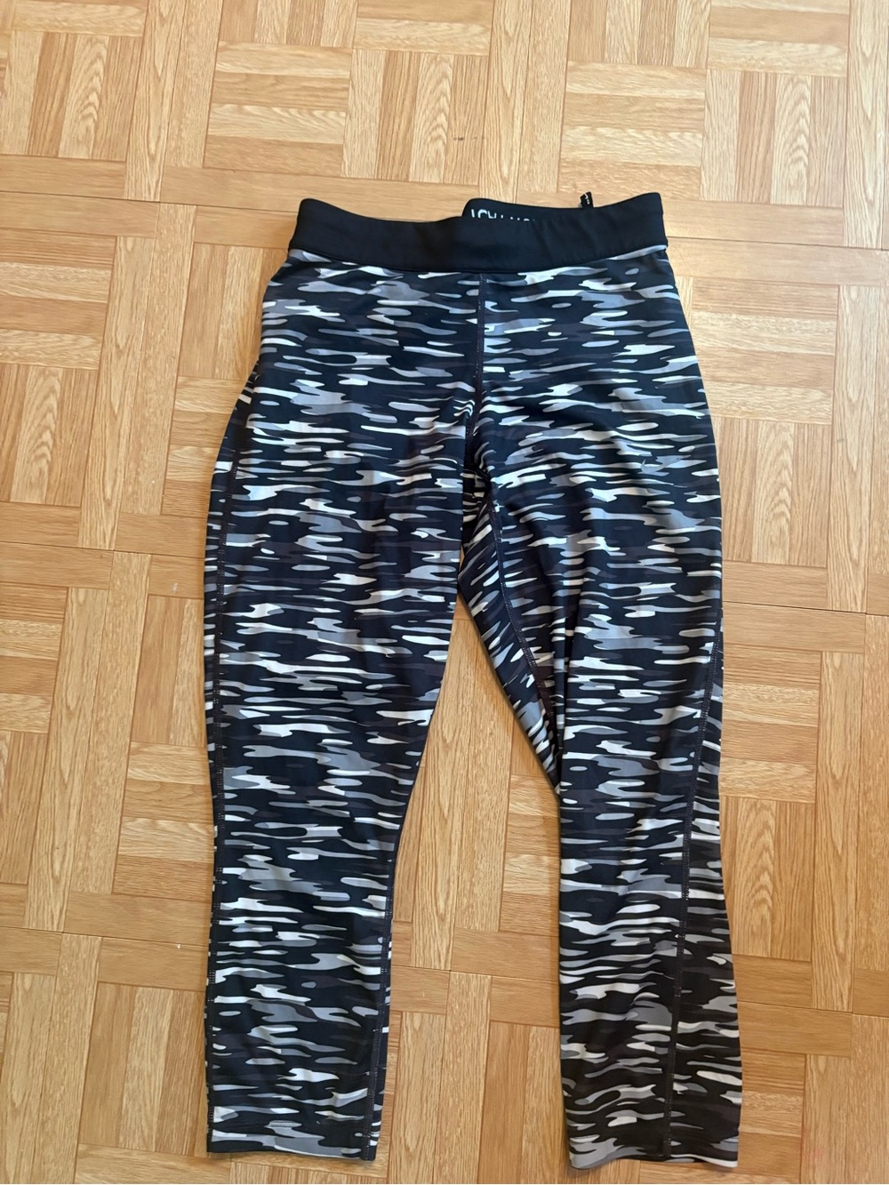Nike womens Black & Gray Camouflage Print Leggings